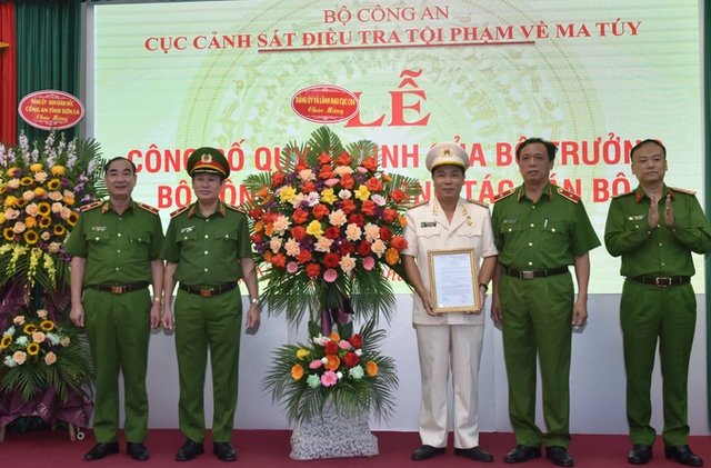 Dai ta Hoang Quoc Viet - Tan Pho Cuc truong C04 tung kinh qua cac chuc vu nao?