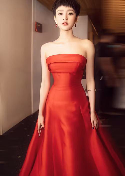 Trước Bùi Anh Tuấn, học trò của Tóc Tiên được chú ý bởi mối tình ngắn ngủi với Soobin Hoàng Sơn.