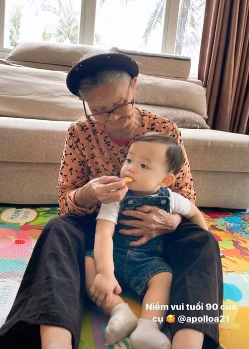 Phạm Hương chia sẻ loạt ảnh hai con trai ở quê nhà Hải Phòng.