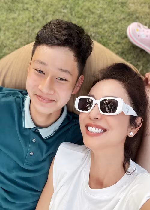 Bảo Nam - con trai của Jennifer Phạm là một trong những nhóc tì nhà sao Việt về Việt Nam nghỉ hè.