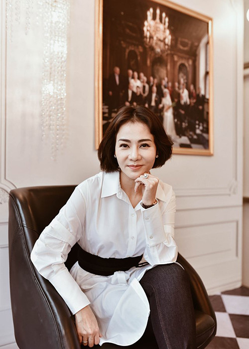 Tại sự kiện vào chiều ngày 19/9, nữ ca sĩ Thu Minh công khai ảnh cưới của cô và chồng Tây sau nhiều năm giấu kín. Ảnh: FBNV