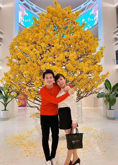 Hồi cuối tháng 1/2020, trang cá nhân có gần 1 triệu người theo dõi của Jack bất ngờ mất tích. Sau đó, trưởng fanclub cho biết trang cá nhân của Jack đã bị hack. Hiện, nam ca sĩ tạm thời không sử dụng Facebook.