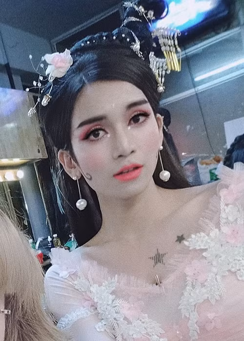 BB Trần xinh đẹp khi giả gái khiến fan thương nhớ.