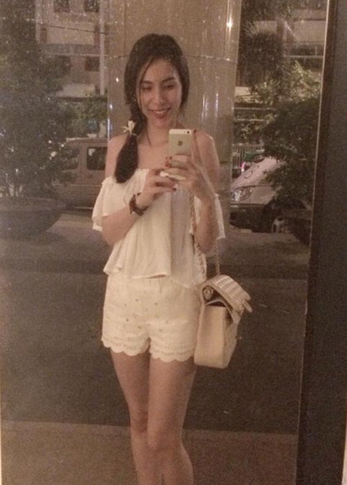 Nữ ca sĩ khiến nhiều người ái ngại về sắc vóc của mình.