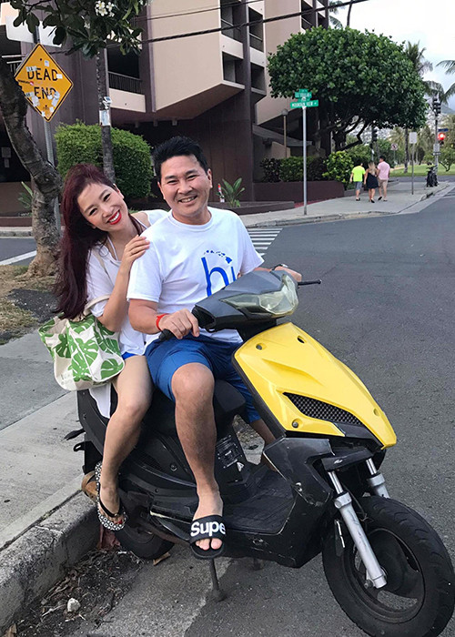 Chung sống đã lâu nhưng tình cảm giữa vợ chồng Thu Hương vẫn rất mặn nồng.