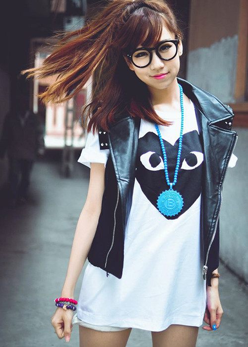 Nữ ca sĩ kể lại, ngày chuyển từ ngôi nhà rất to về một căn hộ bé ở khu tập thể cũ, cô òa khóc nức mở, muốn quay về Đức sống.