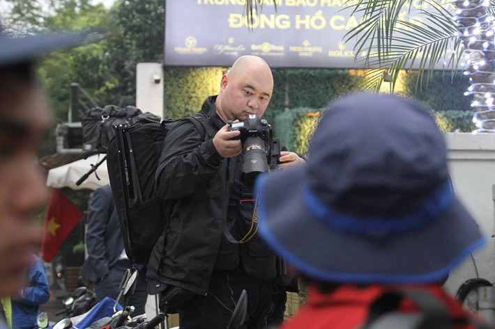 Một PV kiểm tra lại thiết bị chuẩn bị tốt nhất cho ngày tác nghiệp quan trọng.