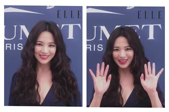 Trong video trả lời tờ Elle, Song Hye Kyo vẫy chào fan và luôn nở nụ cười trên môi.