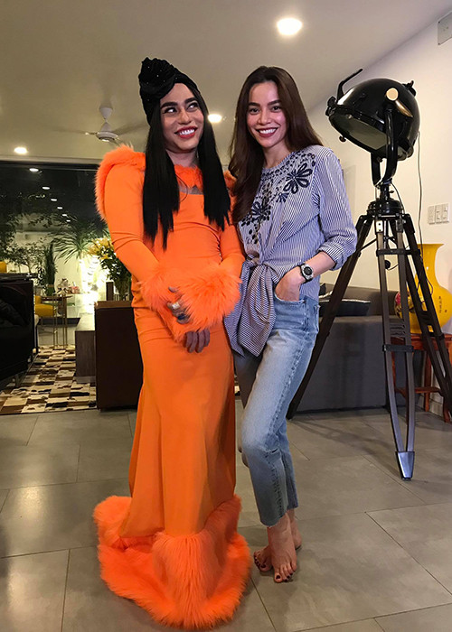 Chia sẻ hình ảnh chụp bên Hồ Ngọc Hà, quán quân Cười xuyên Việt được nhận xét là bản sao lỗi của nữ hoàng giải trí.