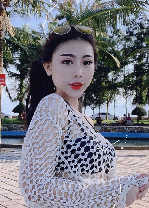 Cô bị tố lạm dụng phẫu thuật thẩm mỹ để chỉnh sửa nhan sắc.