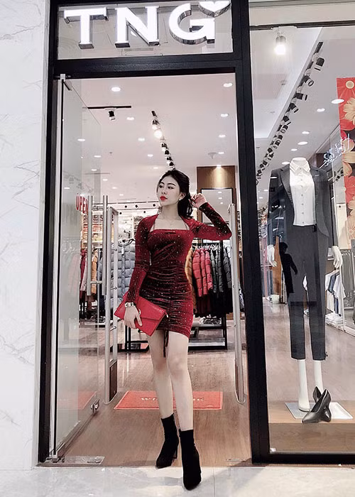 Ngoài gương mặt xinh đẹp, Khánh My còn được khen ngợi sở hữu vóc dáng thon gọn, gợi cảm.