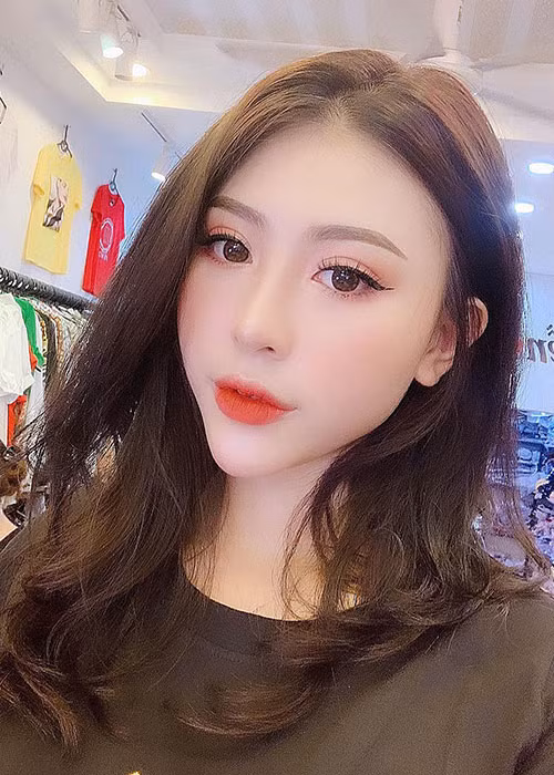 Tiểu tam của phim "Về nhà đi con" sinh năm 2000, đến từ Hải Phòng.