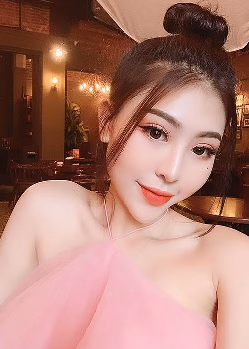 Hot girl gốc Hải Phòng từng thử tiêm chất làm đầy nhưng sau đó vì bị phản hồi không tốt, cô đã loại bỏ các chất làm đầy đó.