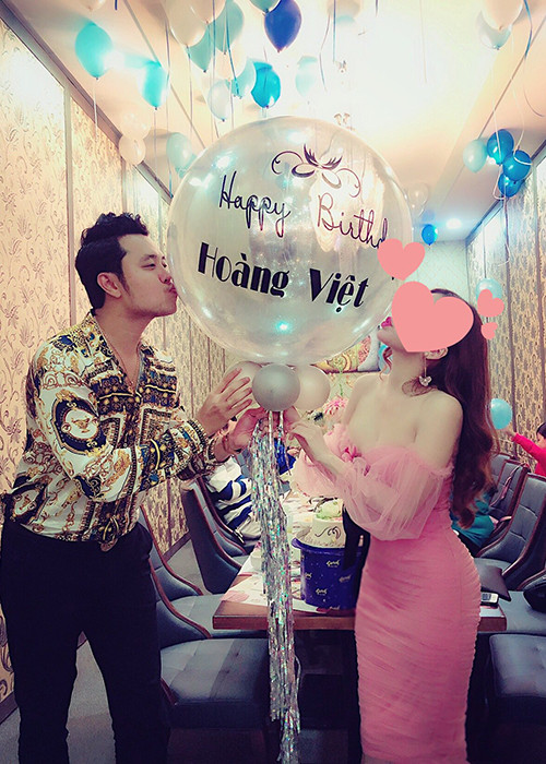 Ngoài kinh doanh mát tay, Vũ Hoàng Việt hiện còn có bạn gái xinh đẹp.