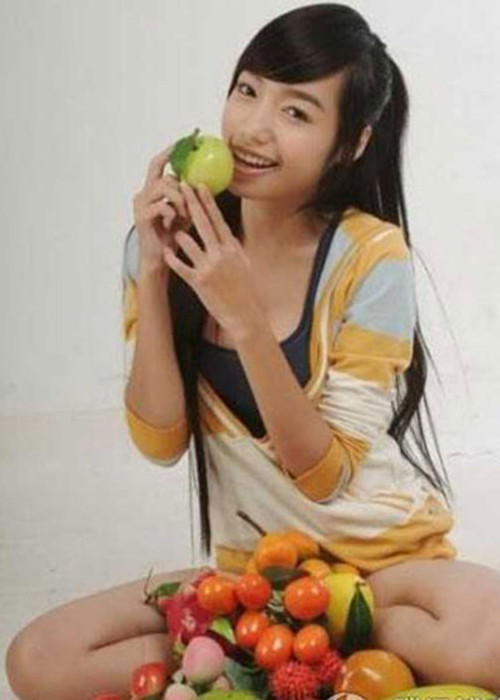 Khuôn cằm bạnh, chiếc mũi kém thanh thoát của Elly Trần thời chưa bị nghi phẫu thuật thẩm mỹ. Ảnh: Người đưa tin