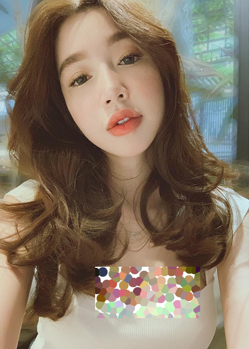 Gần đây, người đẹp bị cư dân mạng bóc mẽ lạm dụng photoshop quá đà khi khoe ảnh gợi cảm.