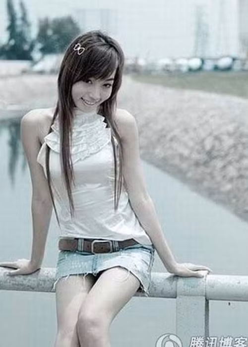 Gương mặt của Elly Trần kém thu hút nhưng bù lại, vóc dáng của cô khá mảnh mai. Ảnh: Người đưa tin