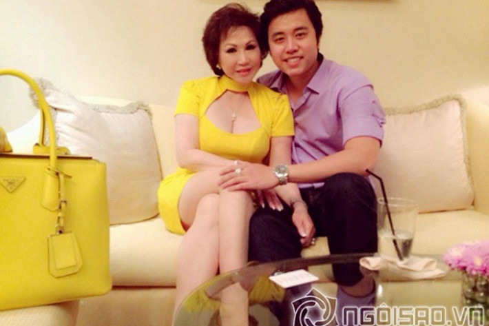 Chiếc túi khoảng hơn 50 triệu đồng nhưng có lẽ không thấm tháp với những món quà đắt tiền Thúy Hoàng từng tặng cho Vũ Hoàng Việt. Ảnh: Gia đình Việt Nam