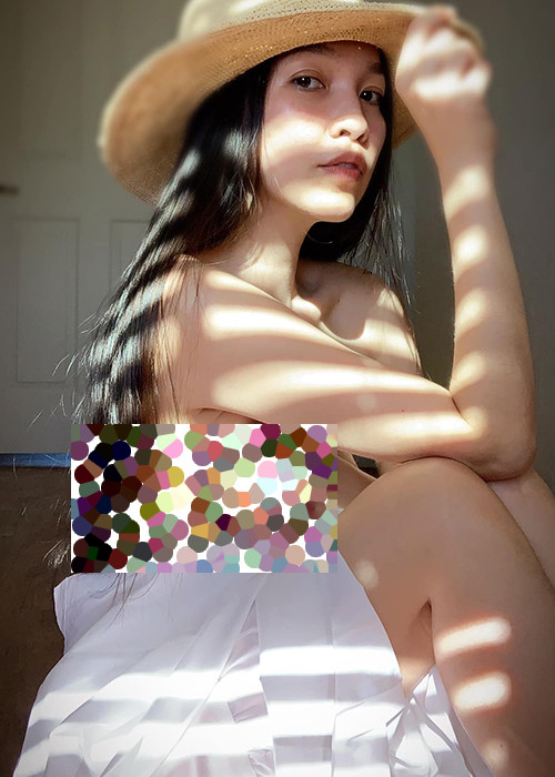 Cách đây không lâu, Hiền Thục gây tranh cãi khi đăng tải ảnh lấy tay che vòng một.