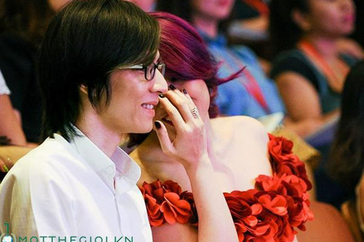 Trong mọi hoạt động của Mỹ Tâm hay các lần đi lưu diễn, Tuấn Bi thường theo sát Mỹ Tâm, ân cần chăm sóc cô. Ảnh: Một thế giới