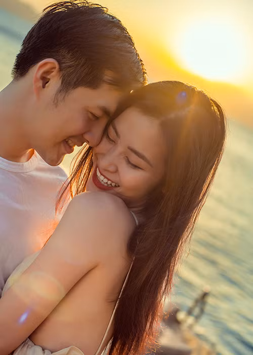 Chưa vội đám cưới nhưng chuyện tình của cặp đôi này chẳng khác nào ngôn tình.