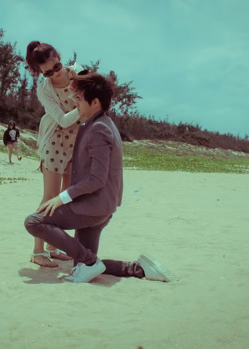 Tình yêu bền chặt, thủy chung của cặp đôi này khiến fan vô cùng ngưỡng mộ, đặc biệt trong showbiz, khi không ít cuộc tình tan vỡ. Ảnh: Zing