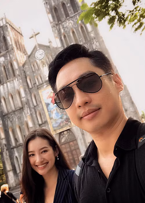 "Căn bệnh này khiến sức khỏe tôi giảm sút, mắt bị lồi hơn, mặt bị sưng", người đẹp chia sẻ.