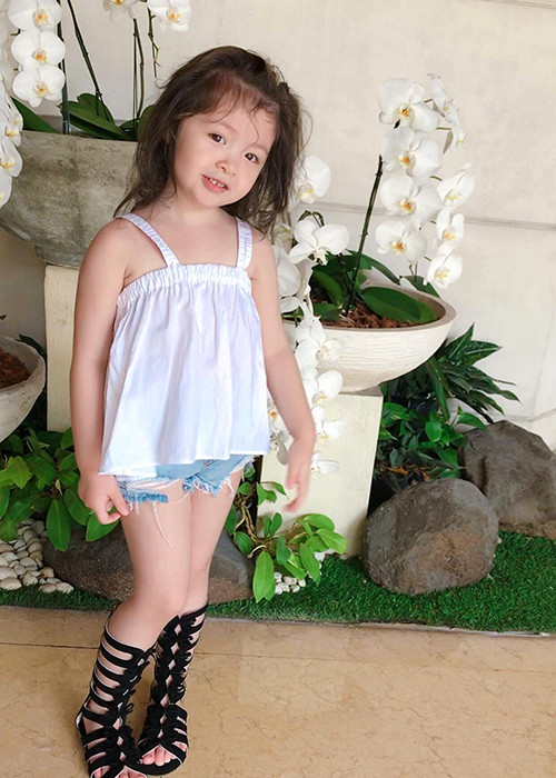 Mộc Trà được mẹ cho ăn diện sành điệu ngay từ lúc còn nhỏ.