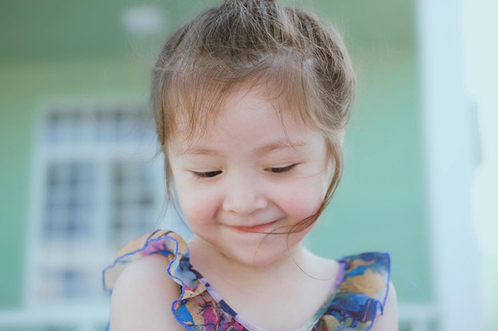 Bé Mộc Trà là con gái đầu lòng của hot girl Elly Trần. Đến nay, cô nhóc này đã lên 5 tuổi.