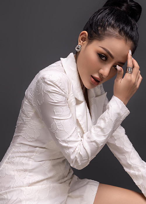 Hot girl sinh năm 1998 sở hữu vòng 1 khủng mà cô khăng khăng không phẫu thuật thẩm mỹ.