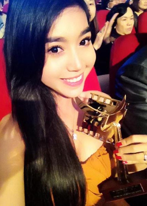 Elly Trần còn vướng ồn ào khi bất ngờ đoạt giải nữ diễn viên xuất sắc ở hạng mục Phim truyền hình tại Cánh diều vàng 2012 dù khả năng diễn xuất không được đánh giá cao. Ảnh: VOV