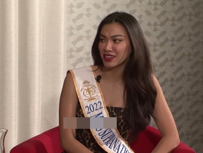 Á hậu Kim Duyên vừa lên tiếng về phần thi vấn đáp khiến không ít khán giả thất vọng. Người đẹp phân trần rằng do nghe không rõ câu hỏi nên trả lời nhân vật hoạt hình yêu thích là Doraemon. Kim Duyên cảm thấy rất thất vọng và buồn về bản thân. Người đẹp gửi lời xin lỗi đến khán giả. Ảnh: Thể thao văn hóa