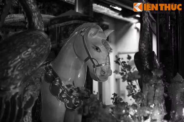 Ngôi đền thiêng giữa phố cổ Hà Nội và câu chuyện thần bí - Hình 3 Ngoi den thieng giua pho co Ha Noi va cau chuyen than bi-Hinh-3