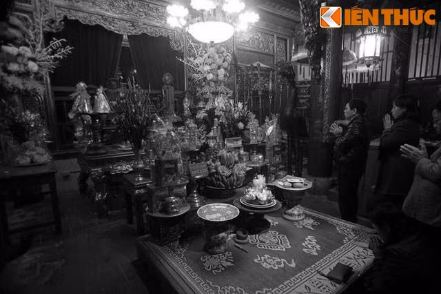 Ngôi đền thiêng giữa phố cổ Hà Nội và câu chuyện thần bí - Hình 9 Ngoi den thieng giua pho co Ha Noi va cau chuyen than bi-Hinh-9