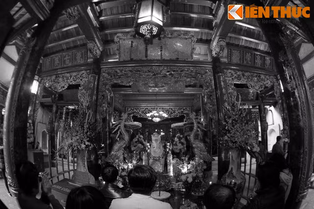 Ngôi đền thiêng giữa phố cổ Hà Nội và câu chuyện thần bí - Hình 11 Ngoi den thieng giua pho co Ha Noi va cau chuyen than bi-Hinh-11