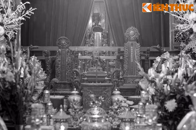Ngôi đền thiêng giữa phố cổ Hà Nội và câu chuyện thần bí - Hình 8 Ngoi den thieng giua pho co Ha Noi va cau chuyen than bi-Hinh-8