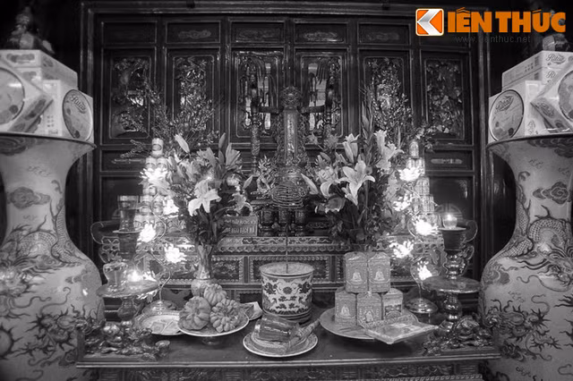 Ngôi đền thiêng giữa phố cổ Hà Nội và câu chuyện thần bí - Hình 10 Ngoi den thieng giua pho co Ha Noi va cau chuyen than bi-Hinh-10