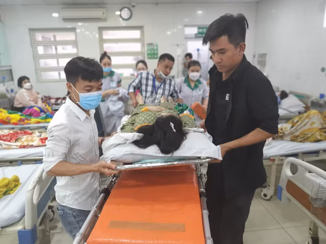 Thủ tướng yêu cầu điều tra làm rõ trách nhiệm vụ cháy quán karaoke ở Bình Dương khiến 32 người chết Thu tuong yeu cau dieu tra lam ro trach nhiem vu chay quan karaoke o Binh Duong khien 32 nguoi chet