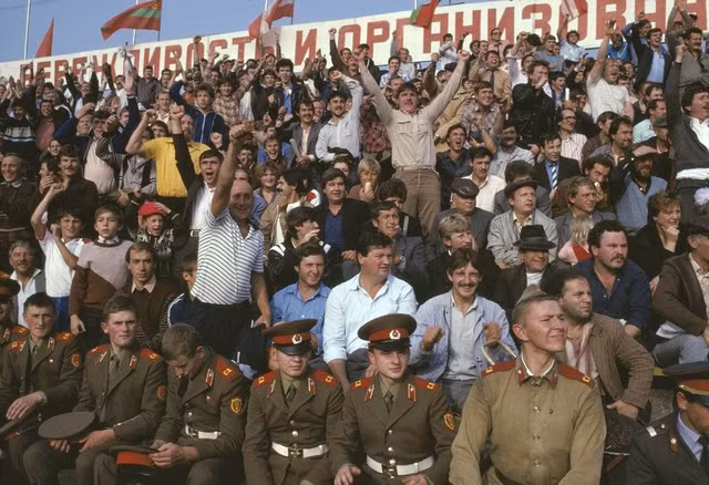 Cách thư giãn của người Ukraine những năm 1980 - Hình 2 Cach thu gian cua nguoi Ukraine nhung nam 1980-Hinh-2
