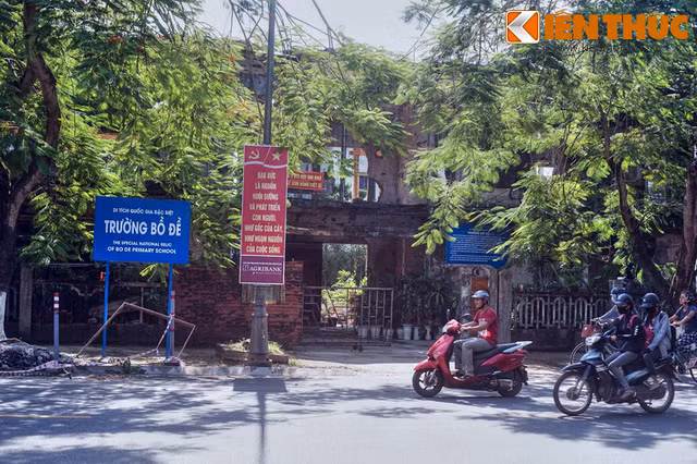 Chứng tích khủng khiếp về sự tàn phá của bom Mỹ ở Việt Nam Chung tich khung khiep ve su tan pha cua bom My o Viet Nam