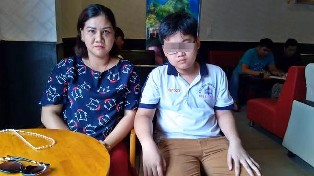 Bé trai 13 tuổi bị đánh thương tật 15% nhưng gần 1 năm công an vẫn chưa khởi tố vụ án Be trai 13 tuoi bi danh thuong tat 15% nhung gan 1 nam cong an van chua khoi to vu an