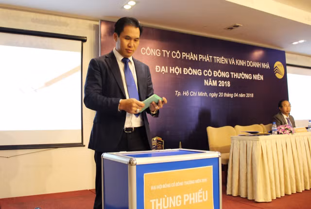 Độ giàu có của ông chủ dự án Laimain City xây 13.000 căn hộ không phép giữa Sài Gòn - Hình 2 Do giau co cua ong chu du an Laimain City xay 13.000 can ho khong phep giua Sai Gon-Hinh-2