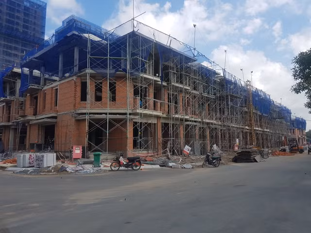Xây hơn 110 nhà phố trái phép, Công ty Hưng Lộc Phát lại đổ lỗi cho cơ quan nhà nước Xay hon 110 nha pho trai phep, Cong ty Hung Loc Phat lai do loi cho co quan nha nuoc