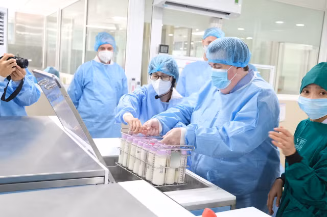 Khai trương ngân hàng sữa mẹ lớn nhất Việt Nam - Hình 2 Khai truong ngan hang sua me lon nhat Viet Nam-Hinh-2