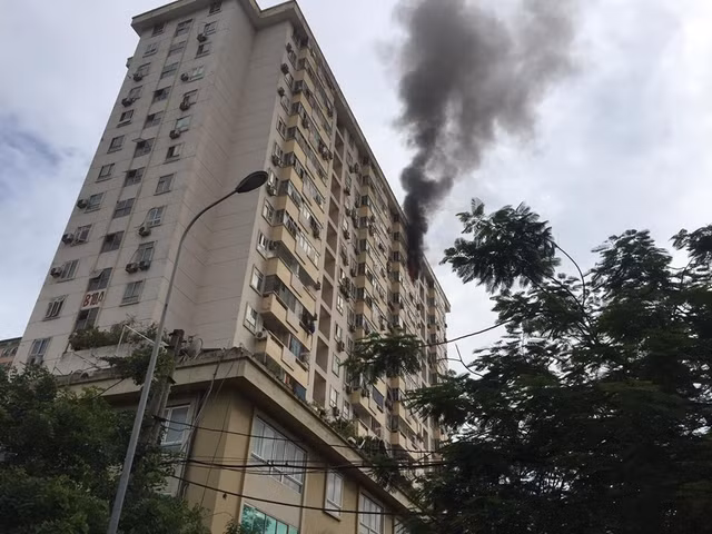 Hà Nội: Bình ga phát nổ làm rung chuyển khu chung cư Ha Noi: Binh ga phat no lam rung chuyen khu chung cu