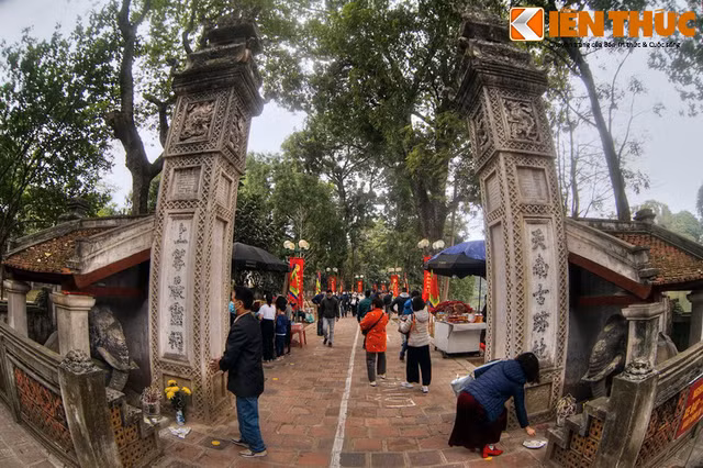 Cảnh quan ấn tượng của ngôi đền trấn giữ phía Tây Hà Nội Canh quan an tuong cua ngoi den tran giu phia Tay Ha Noi