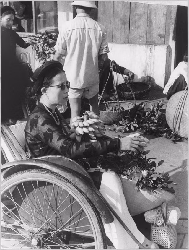 Chợ Đồng Xuân thập niên 1950 cực sôi động - Hình 3 Cho Dong Xuan thap nien 1950 cuc soi dong-Hinh-3