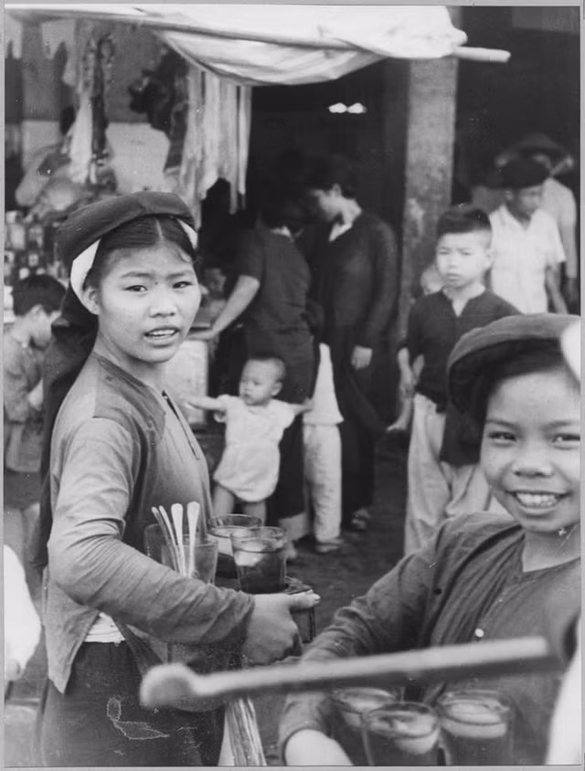 Chợ Đồng Xuân thập niên 1950 cực sôi động - Hình 5 Cho Dong Xuan thap nien 1950 cuc soi dong-Hinh-5