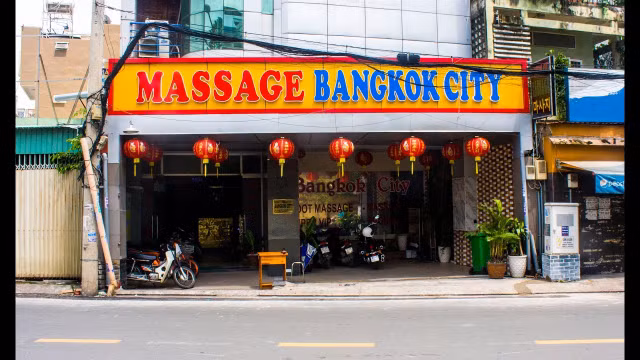 Sài Gòn còn bao nhiêu tụ điểm massage, karaoke kích dục cần truy quyét? - Hình 3 Sai Gon con bao nhieu tu diem massage, karaoke kich duc can truy quyet?-Hinh-3