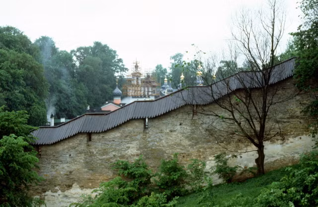 Bất ngờ vẻ đẹp của thành cổ Pskov, Liên Xô năm 1985 - Hình 10 Bat ngo ve dep cua thanh co Pskov, Lien Xo nam 1985-Hinh-10